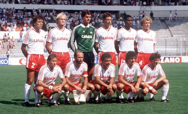 1986 World Cup Finals, Leon, Mexico, 1st June, 1986, France 1 v Canada 0, The Canada team line up before the match (Photo by Bob Thomas Sports Photography via Getty Images)
