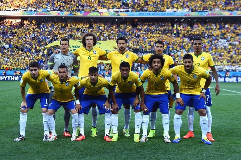 SAO PAULO, BRAZIL - JUNE 12: The Brazil team pose prior to the 2014 FIFA World Cup Brazil Group A match between Brazil and Croatia at Arena de Sao Paulo on June 12, 2014 in Sao Paulo, Brazil. (Photo by Buda Mendes/Getty Images)