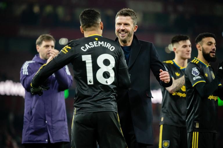 LONDON, ENGLAND - JANUARY 25: Manchester United Head Coach / Manager Michael Carrick reacts to Casemiro of Manchester United at the end of the Premier League match between Arsenal and Manchester United at Emirates Stadium on January 25, 2026 in London, United Kingdom. (Photo by Ash Donelon/Manchester United via Getty Images)