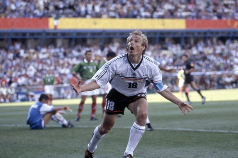 Juergen KLINSMANN, im Trikot der Deutschen Fussball-Nationalmannschaft, jubelt nach seinem Tor zum 1:1, Torjubel, Achtelfinale Deutschland (GER) - Mexiko (MEX) 2:1 (0:0, bei der Fussball-WM 1998 in Frankreich  *** Juergen KLINSMANN in the jersey of the German national football team cheered for his goal to 1 1 goal squad Germany knockout GER Mexico MEX 2 1 0 0 at the Football World Cup 1998 in France