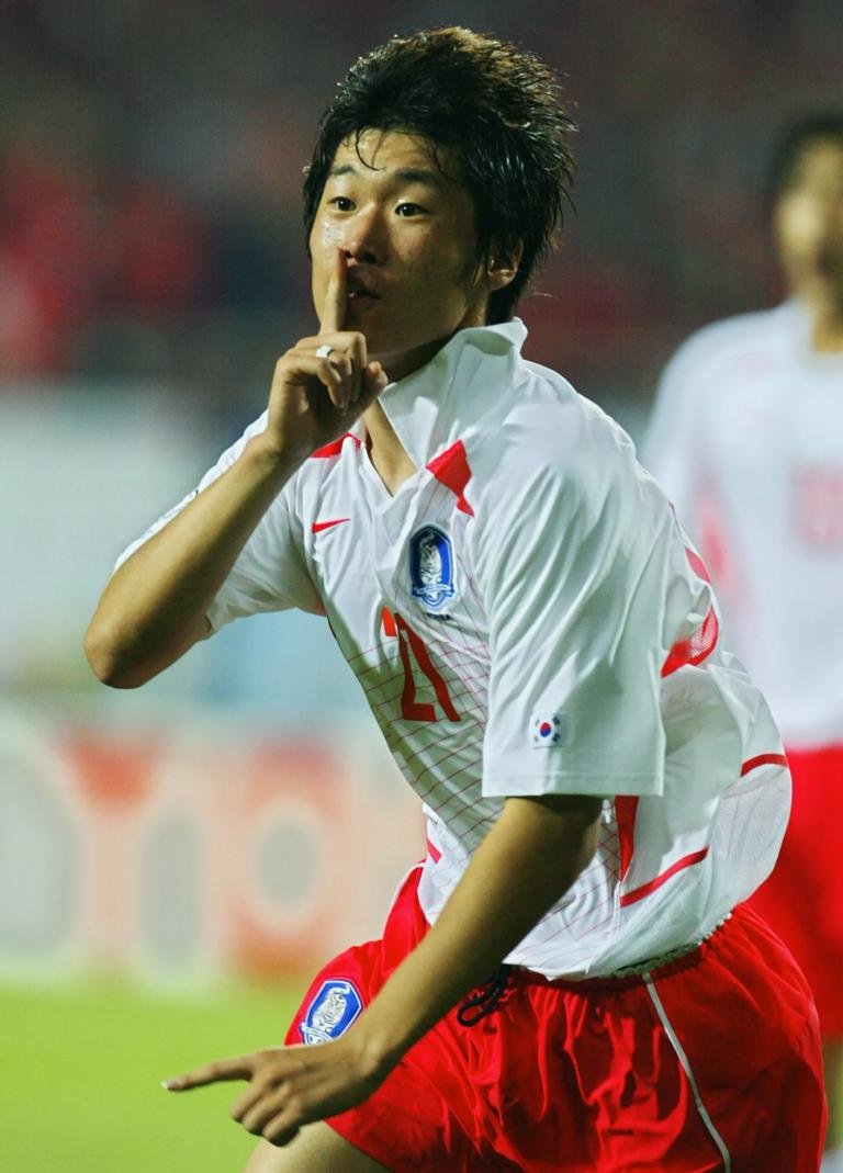 INCHEON, REPUBLIC OF KOREA: Korea's Park Ji Sung celebrates his 71st minute goal, 14 June 2002 at the Incheon Munhak Stadium in Incheon, prior to first round Group D action between Portugal and Korea in the 2002 FIFA World Cup Korea/Japan. Korea leads Portugal 1-0. AFP PHOTO/GREG WOOD (Photo credit should read GREG WOOD/AFP via Getty Images)