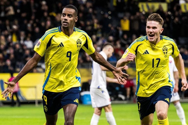 Alexander Isak and Viktor Gyökeres of Sweden celebrate 2-1 during the Nations League football match between Sweden and Slovakia on November 16, 2024 in Stockholm